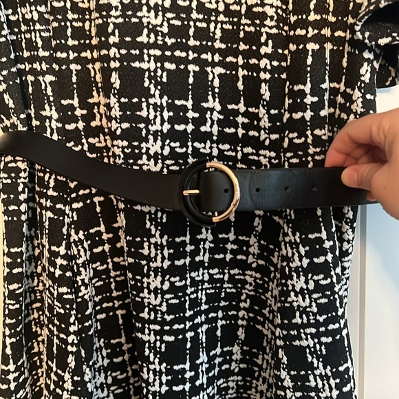 DKNY black and white dress - with belt and gold buttons - Picture 2 of 3